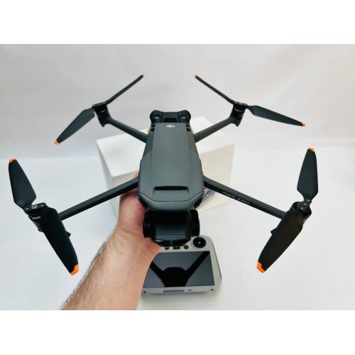 Квадрокоптер DJI Mavic 3 Pro в Ачинске с пультом DJI RC
